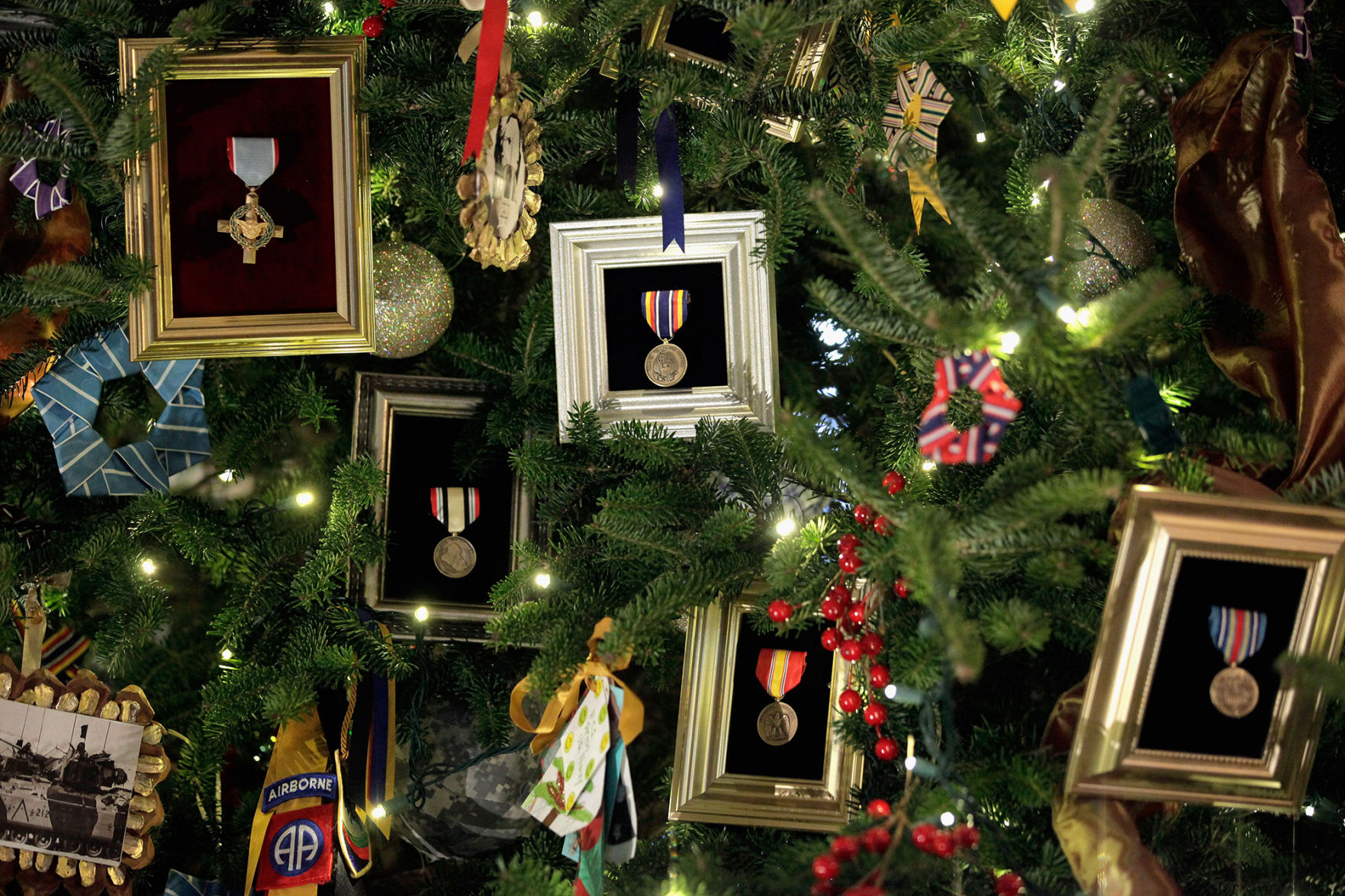 Obama Christmas tree (2011)